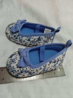 Cute & perfect little white and blue floral slippers with elastics, 4 1/2inches